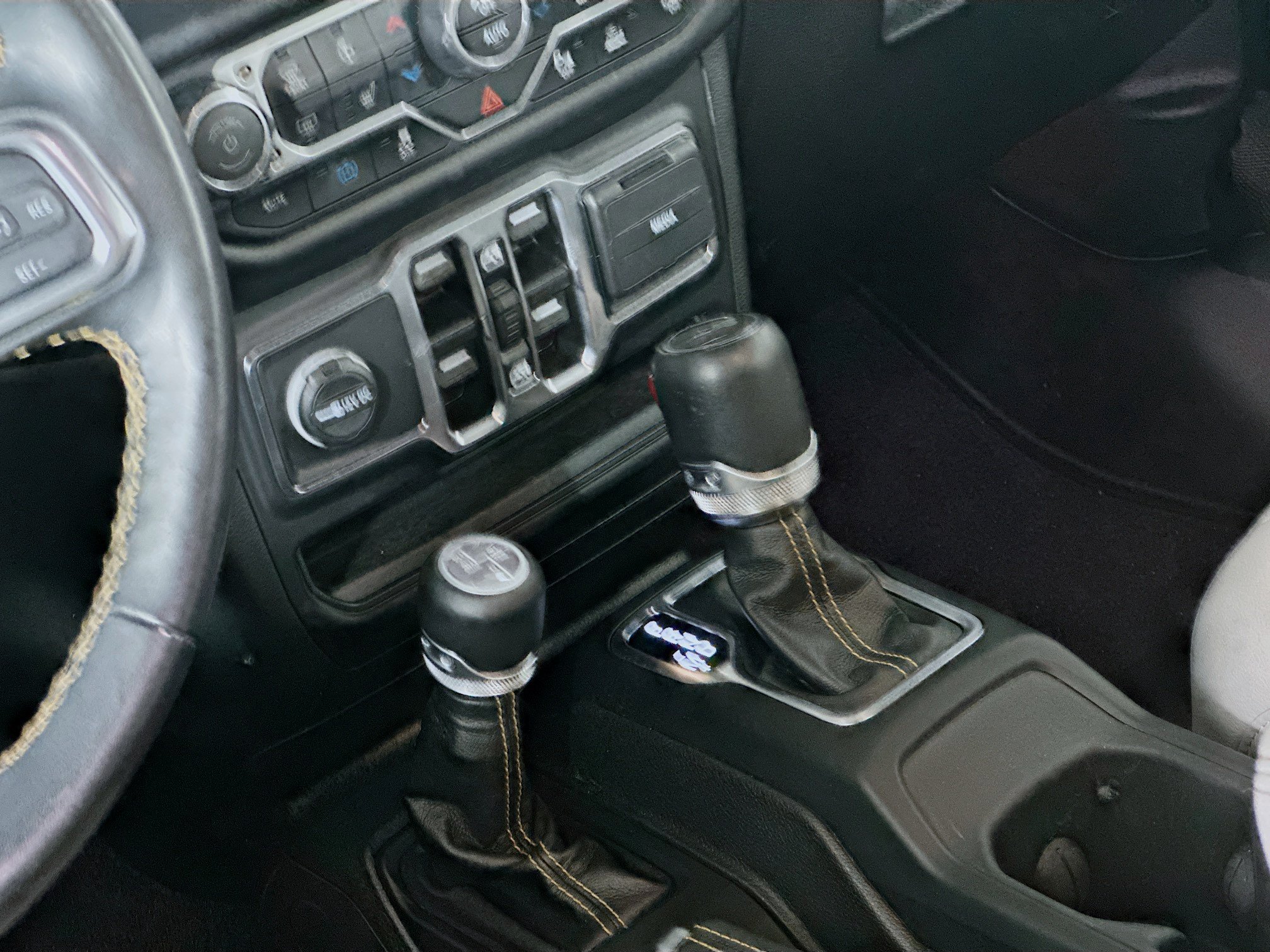 Used 2023 Jeep Wrangler Unlimited Sahara AWD/4WD image 24
