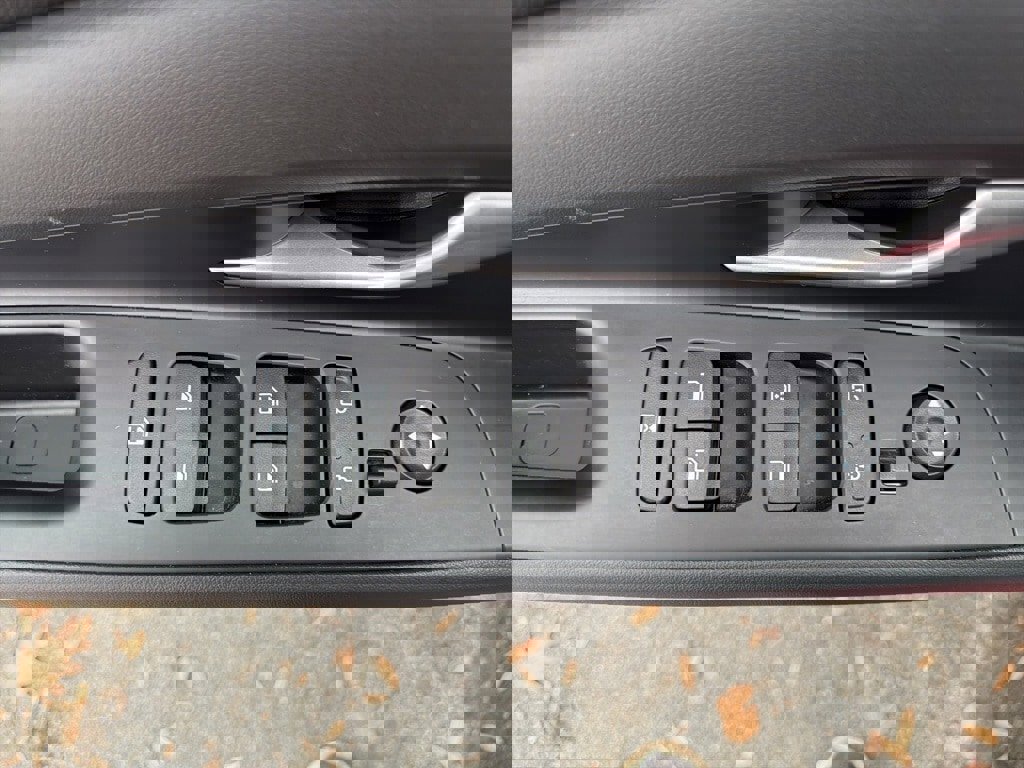 Certified 2022 Hyundai Elantra SEL image 17