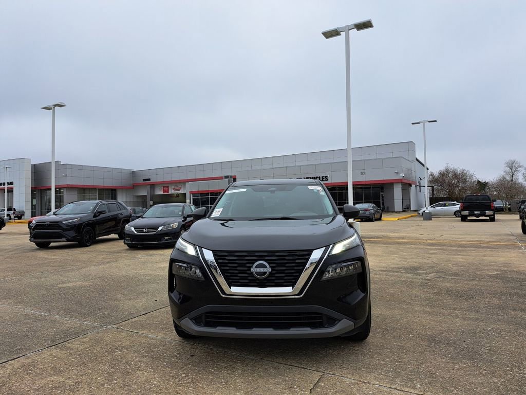 Used 2023 Nissan Rogue S image 2