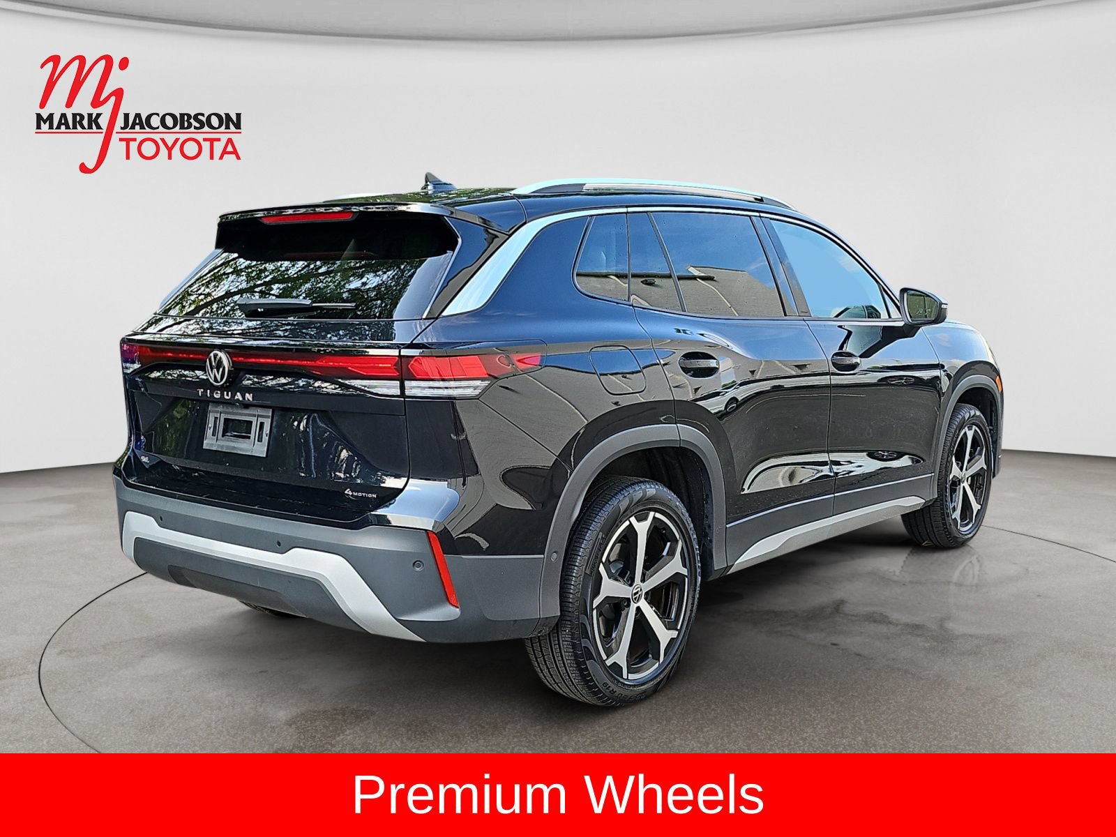 Used 2026 Volkswagen Tiguan SE AWD/4WD image 8