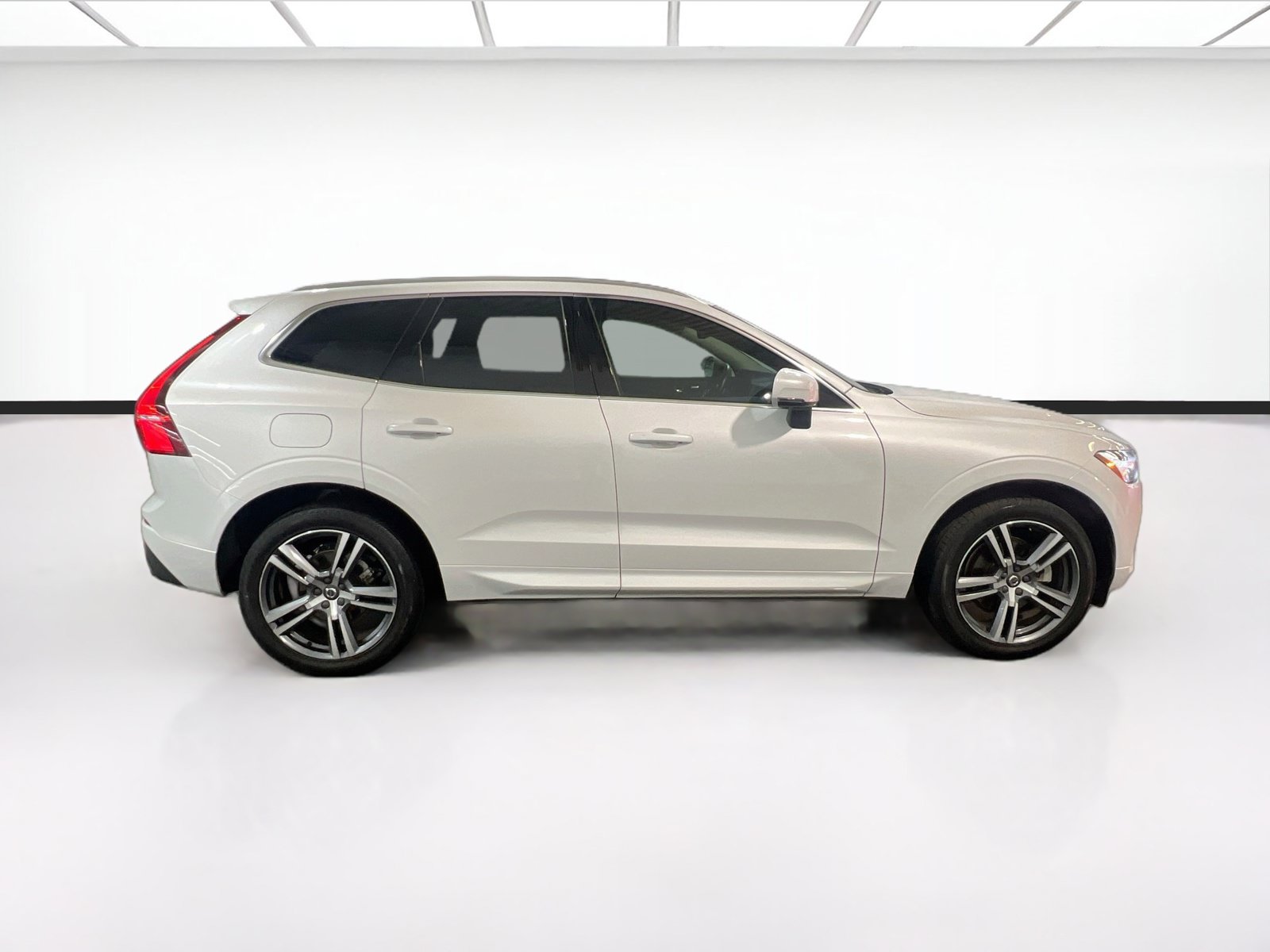 Used 2021 Volvo XC60 T5 Momentum w/ Advanced Package AWD/4WD image 25
