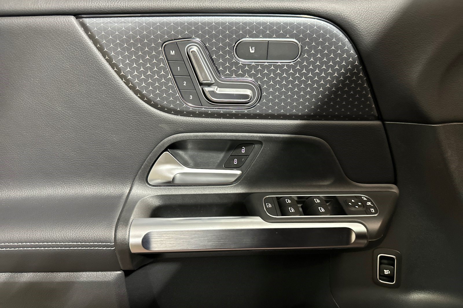 New 2026 Mercedes-Benz GLB 250 image 12