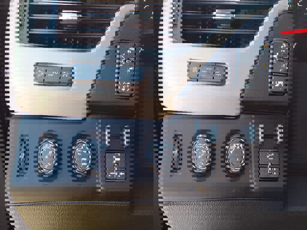 Used 2020 GMC Yukon Denali w/ Open Road Package image 18