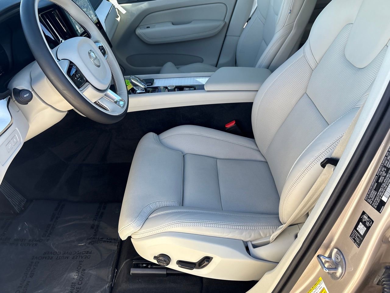 New 2026 Volvo XC60 T8 Ultra w/ Protection Package Premier image 19