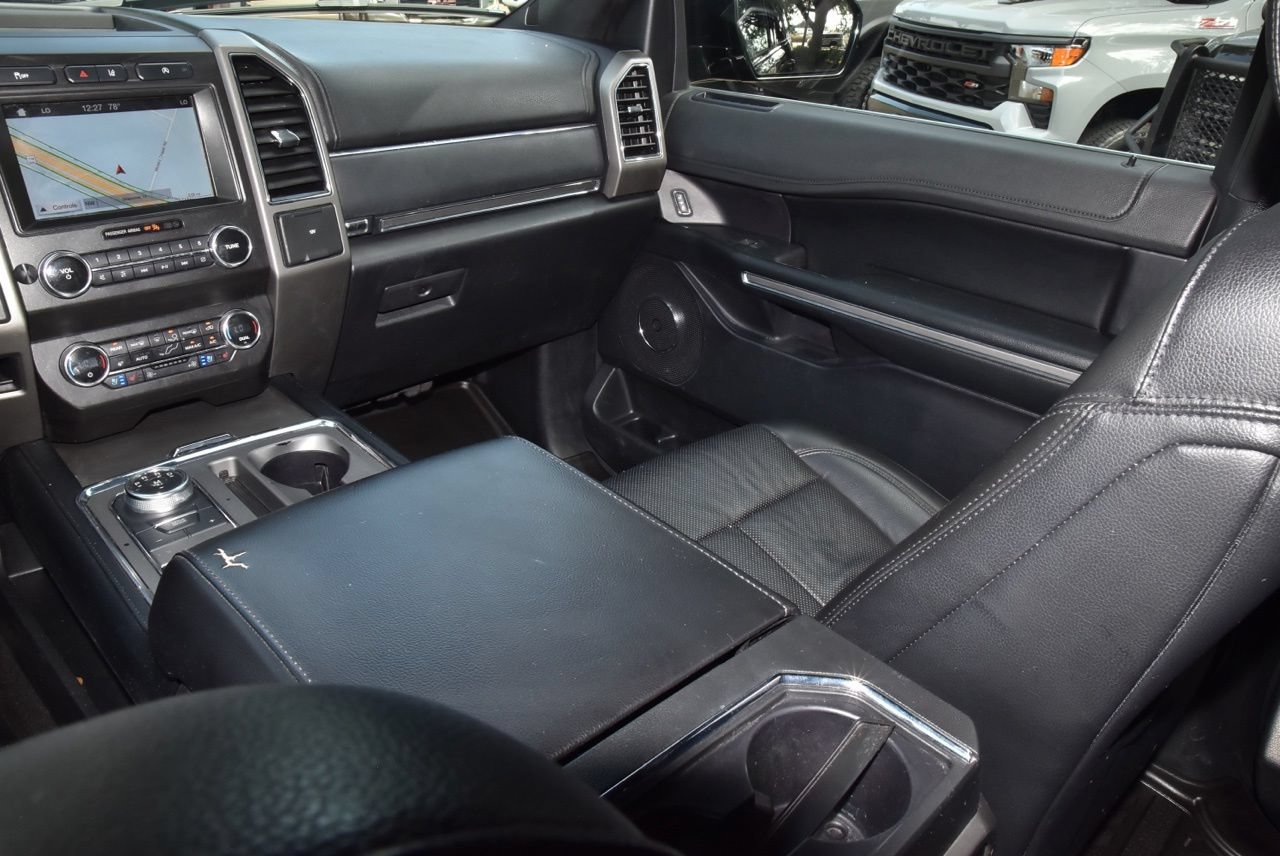 Used 2019 Ford Expedition XLT w/ Equipment Group 202A RWD image 18