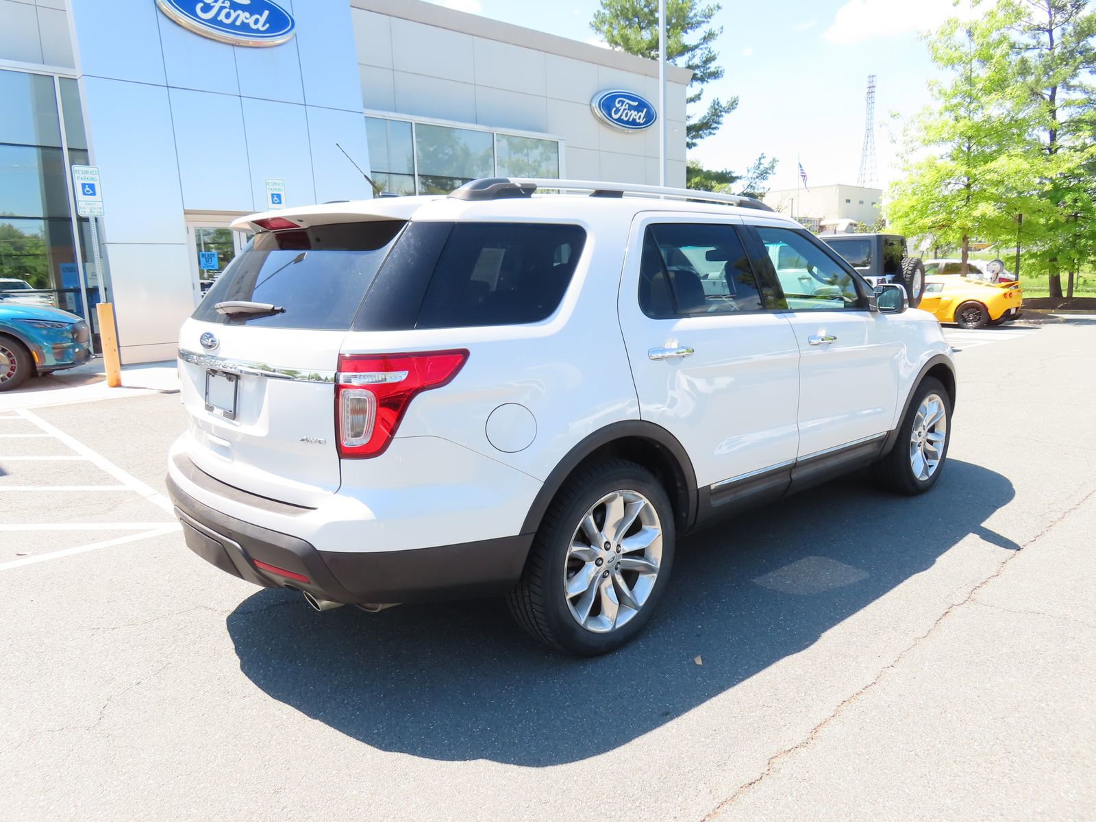Used 2015 Ford Explorer Limited w/ Equipment Group 302A AWD/4WD image 5
