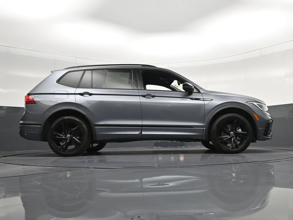 Used 2023 Volkswagen Tiguan SE R-Line FWD image 31