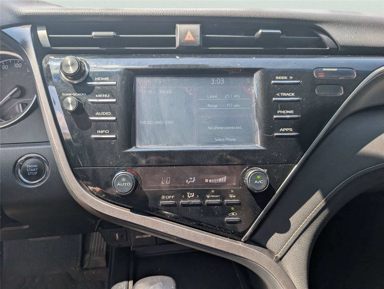 Used 2018 Toyota Camry SE w/ Convenience Package FWD image 14