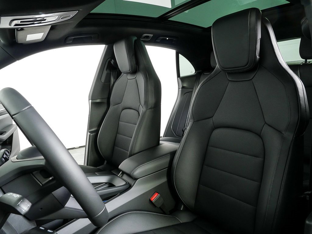 New 2025 Porsche Macan 4S Electric image 5