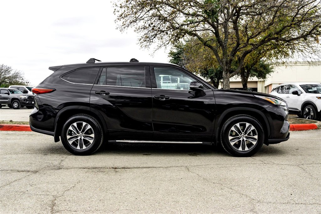 Used 2022 Toyota Highlander XLE image 4