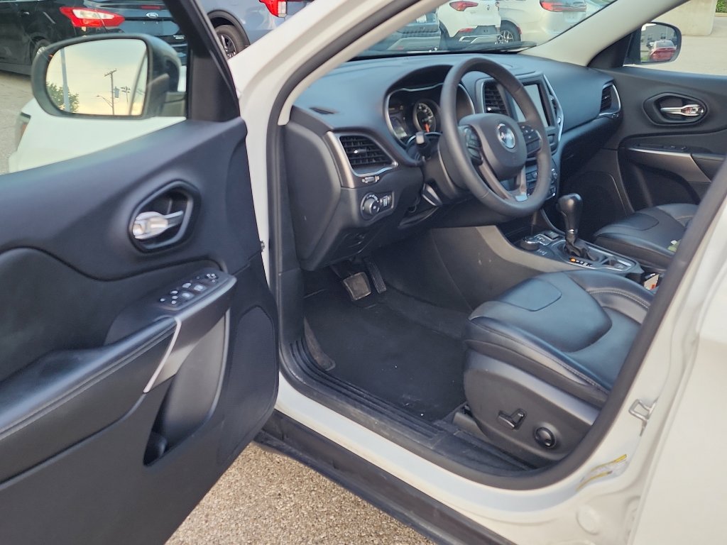 Used 2022 Jeep Cherokee Latitude Lux w/ Sun & Sound Group AWD/4WD image 10