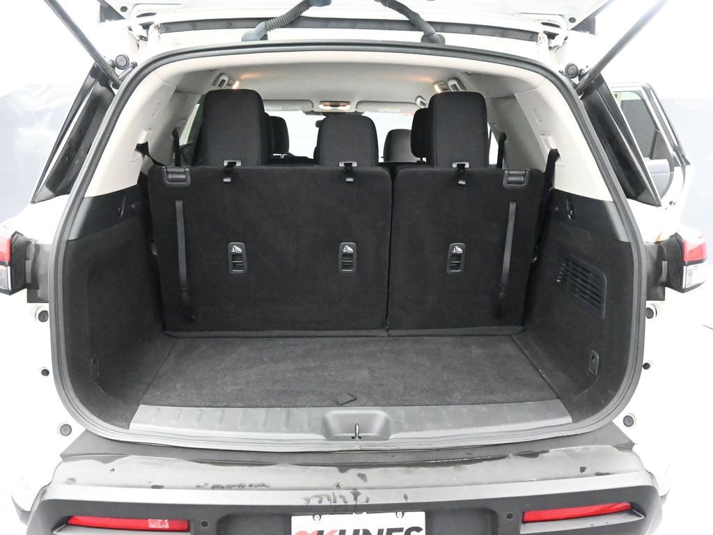 Used 2024 Nissan Pathfinder SV image 24