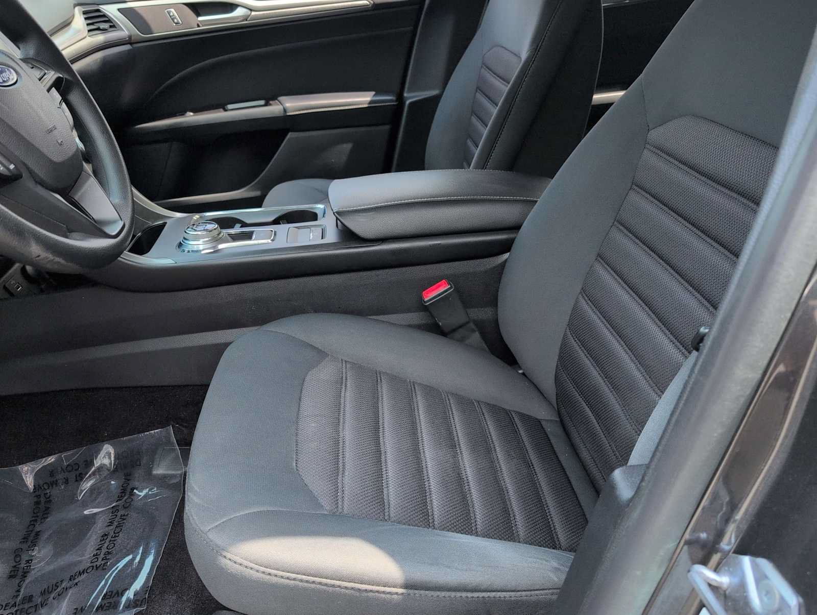 Used 2017 Ford Fusion SE FWD image 16