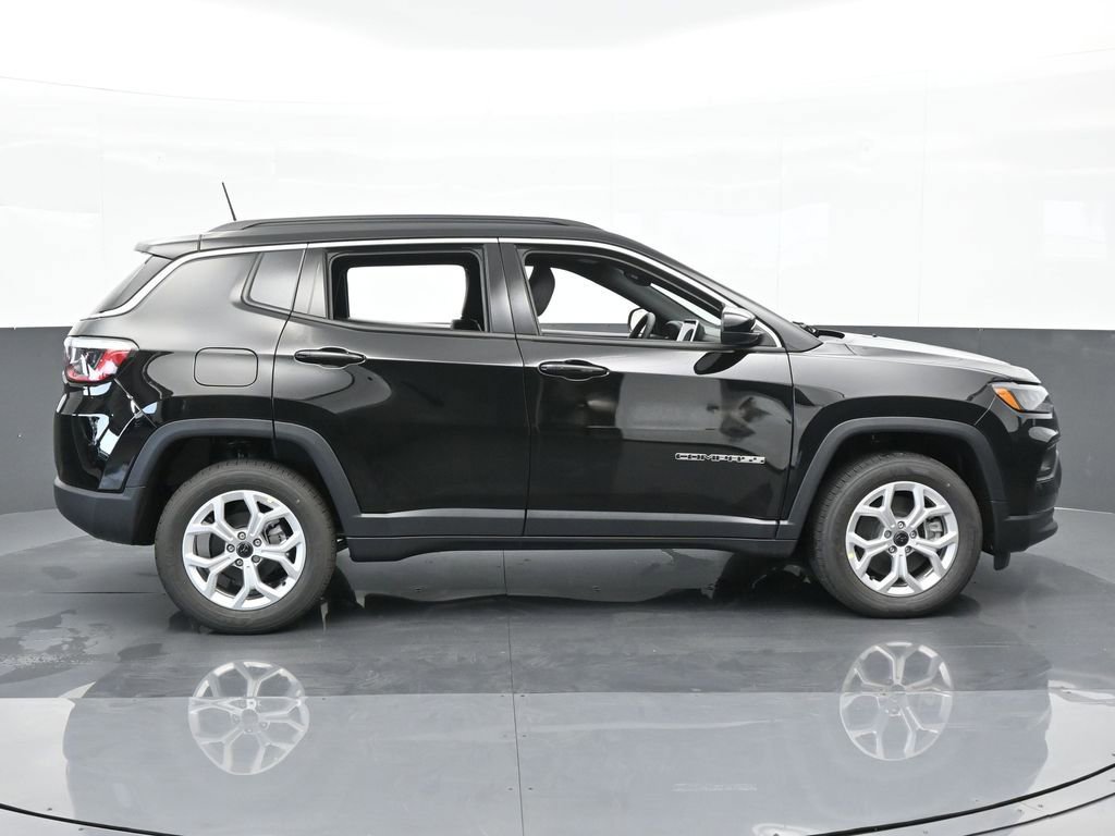 Used 2025 Jeep Compass Latitude image 7