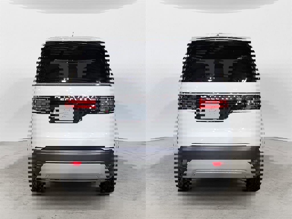 New 2025 Land Rover Discovery S image 4
