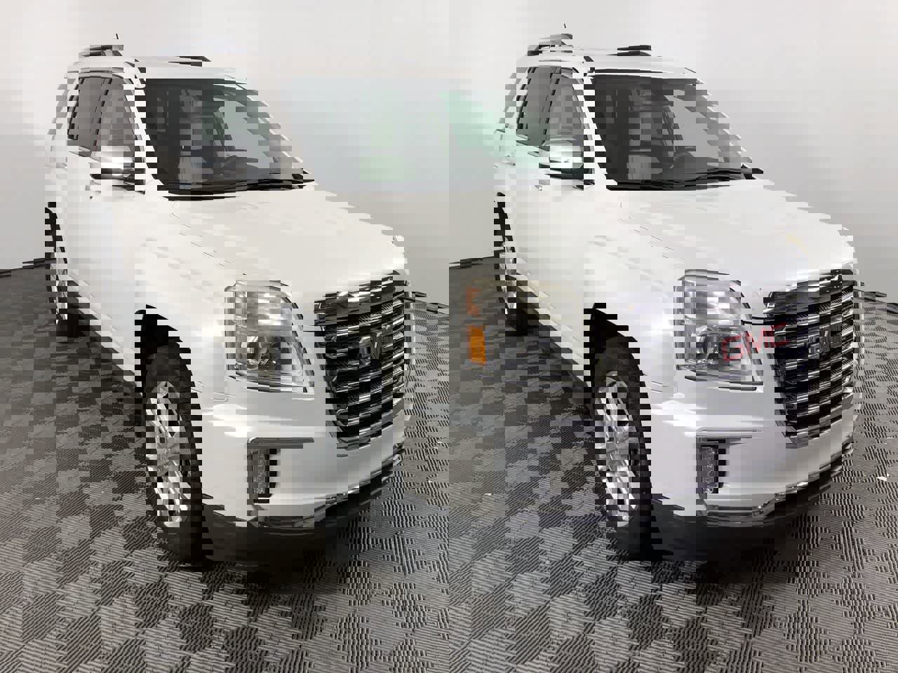 Used 2017 GMC Terrain SLT w/ Open Road Package image 2