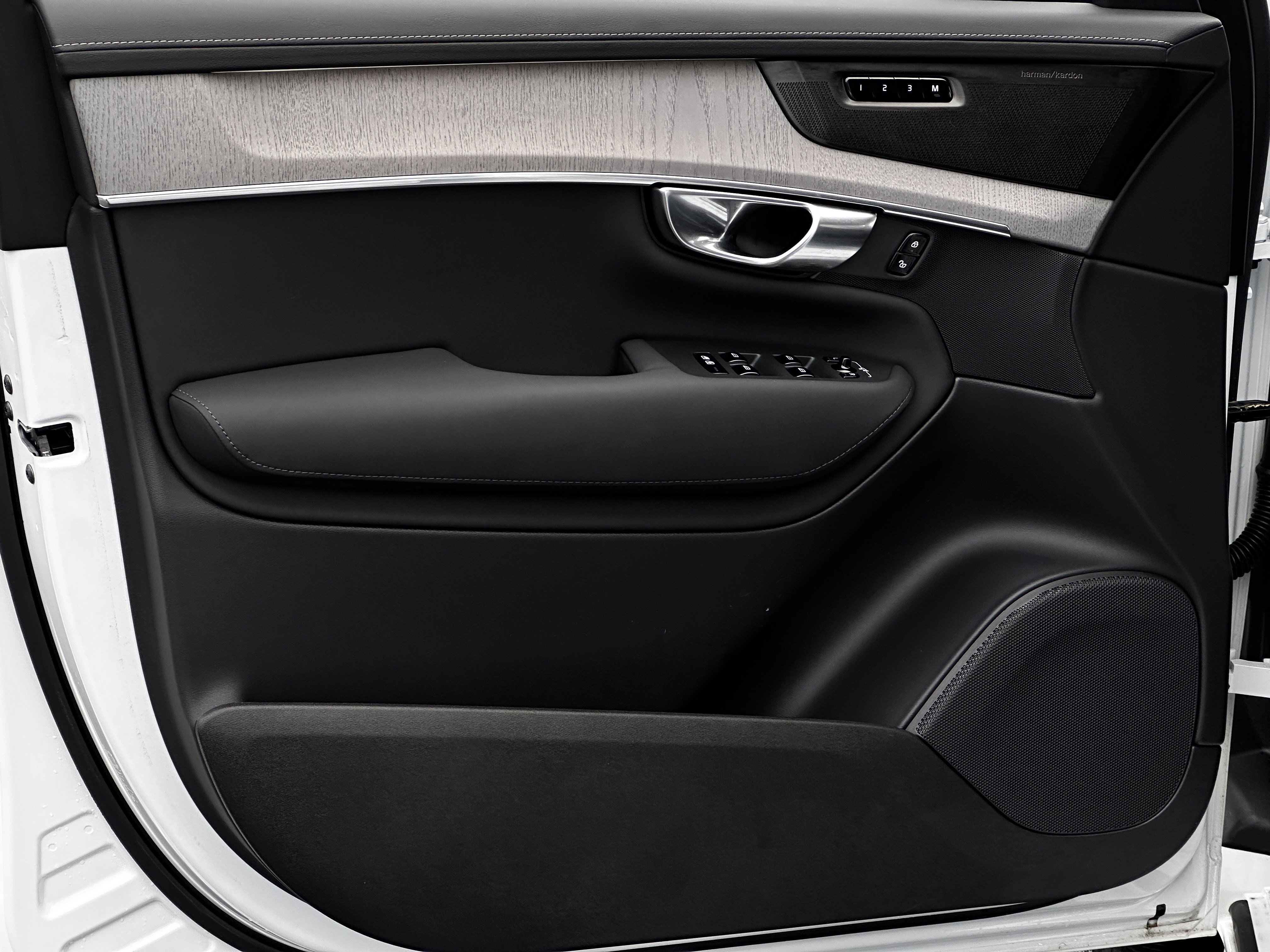 Used 2025 Volvo XC90 T8 Ultra image 14