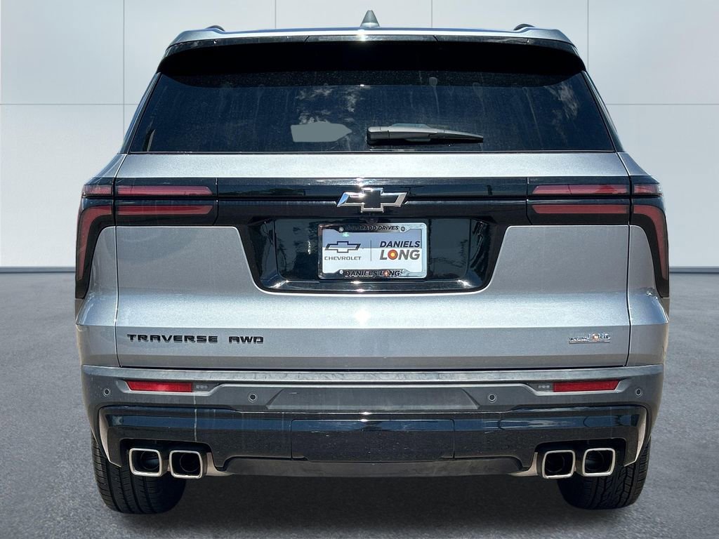 Used 2025 Chevrolet Traverse LT w/ Midnight/Sport Edition AWD/4WD image 4