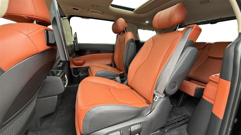 Used 2025 Kia Carnival SX Prestige FWD image 16