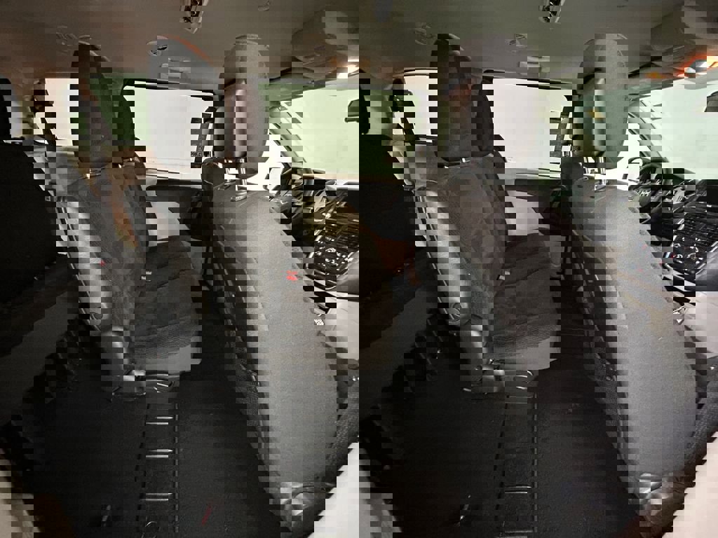 Used 2018 Dodge Grand Caravan SE w/ UConnect Hands-Free Group image 17