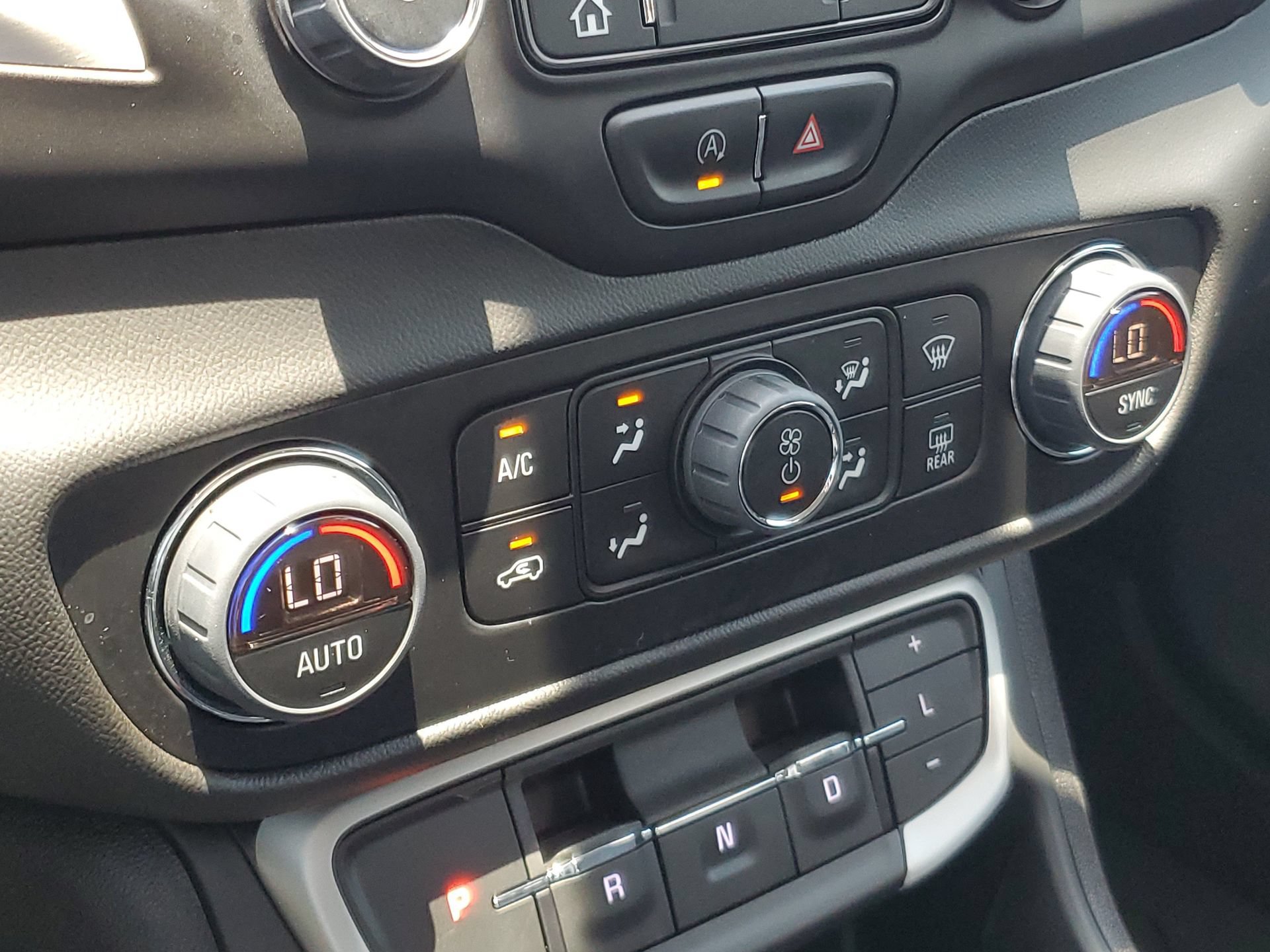 Used 2023 GMC Terrain SLT w/ LPO, Floor Liner Package FWD image 28
