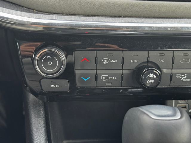 Used 2024 Jeep Compass Limited image 34