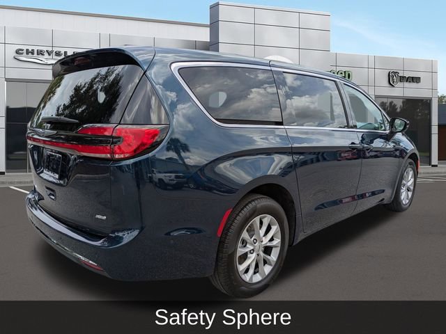 Used 2024 Chrysler Pacifica Touring-L AWD/4WD image 4