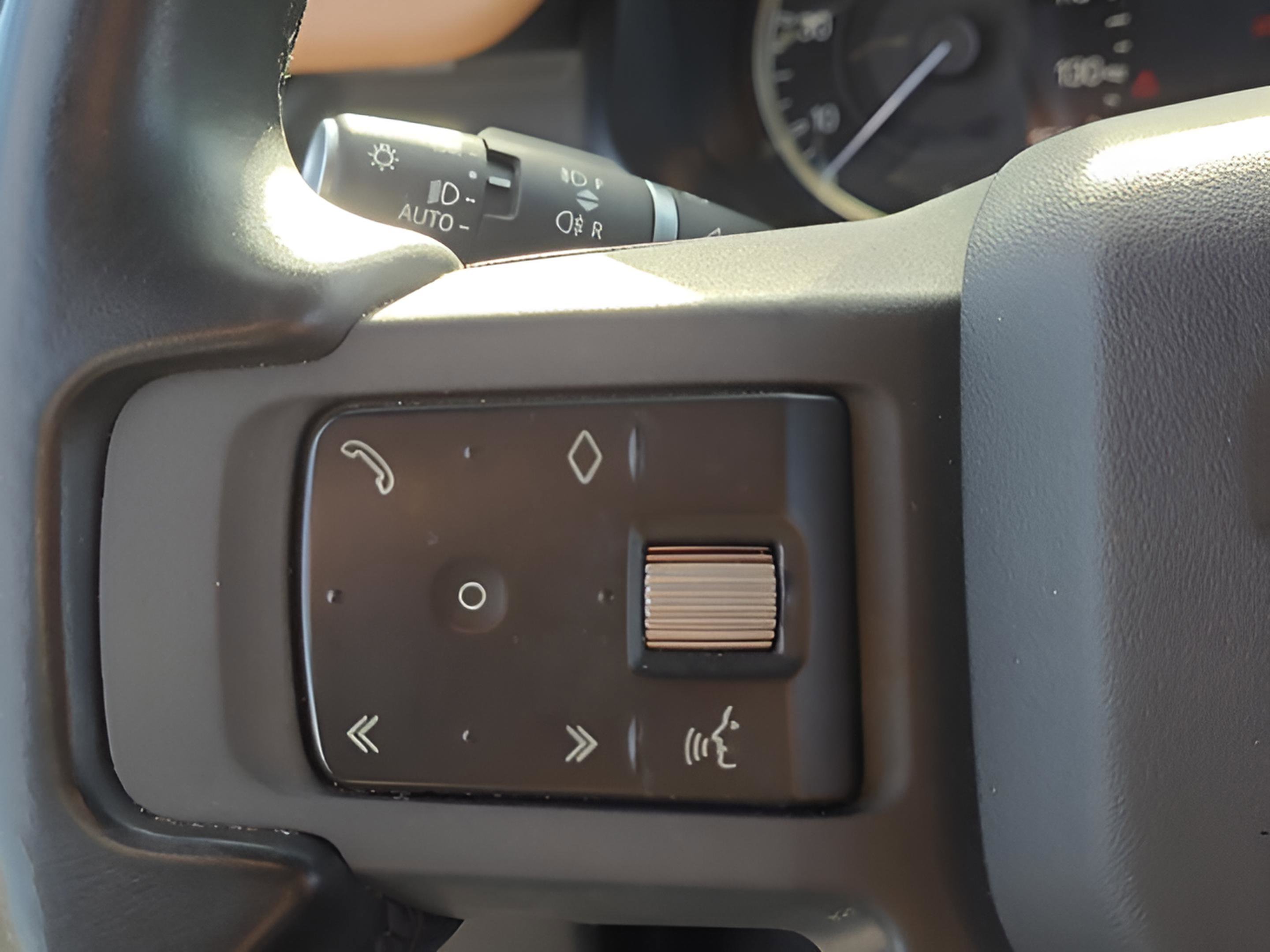 Used 2023 Land Rover Defender 110 X-Dynamic SE image 26