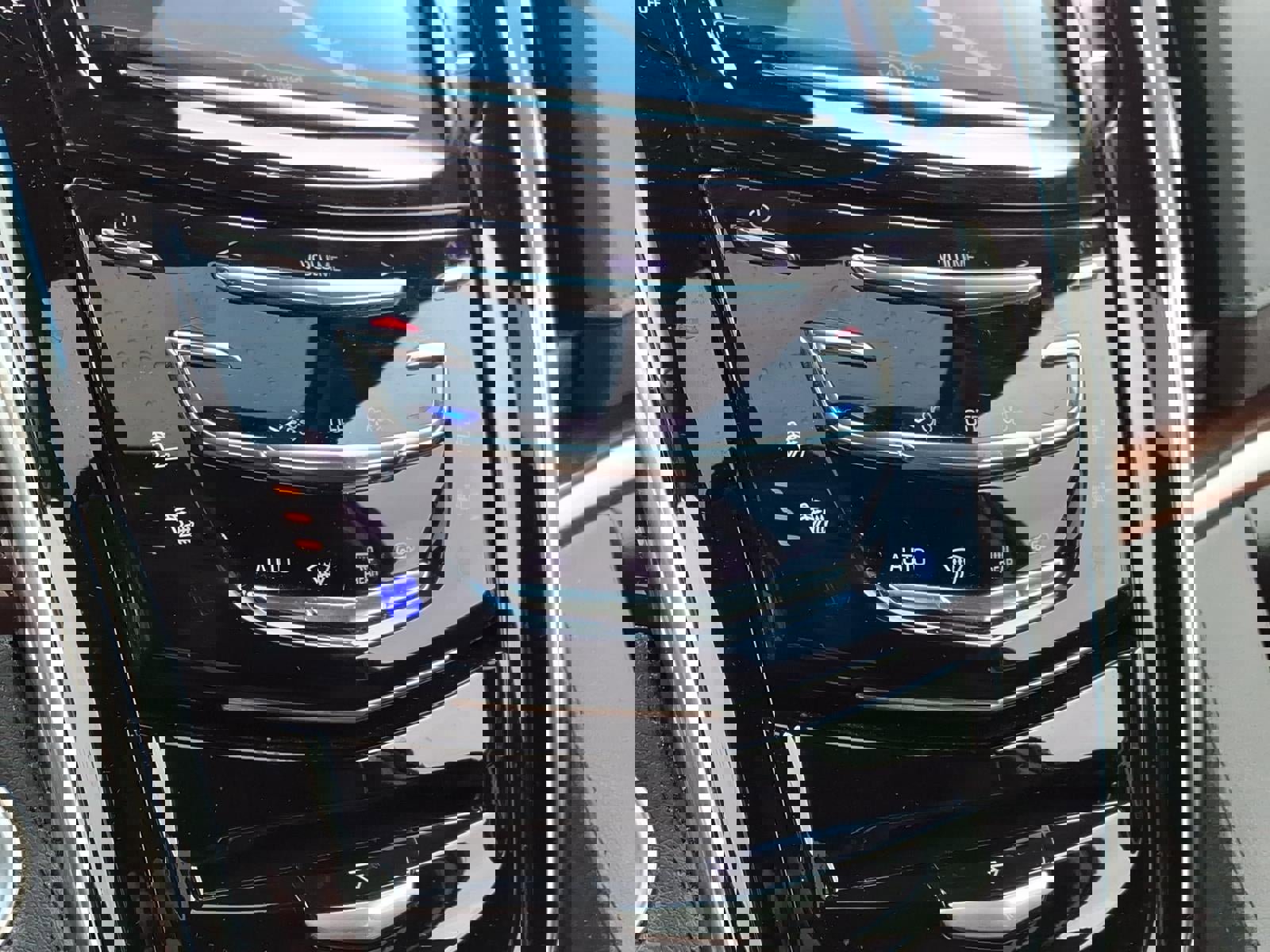 Used 2019 Cadillac Escalade Premium Luxury AWD/4WD image 22