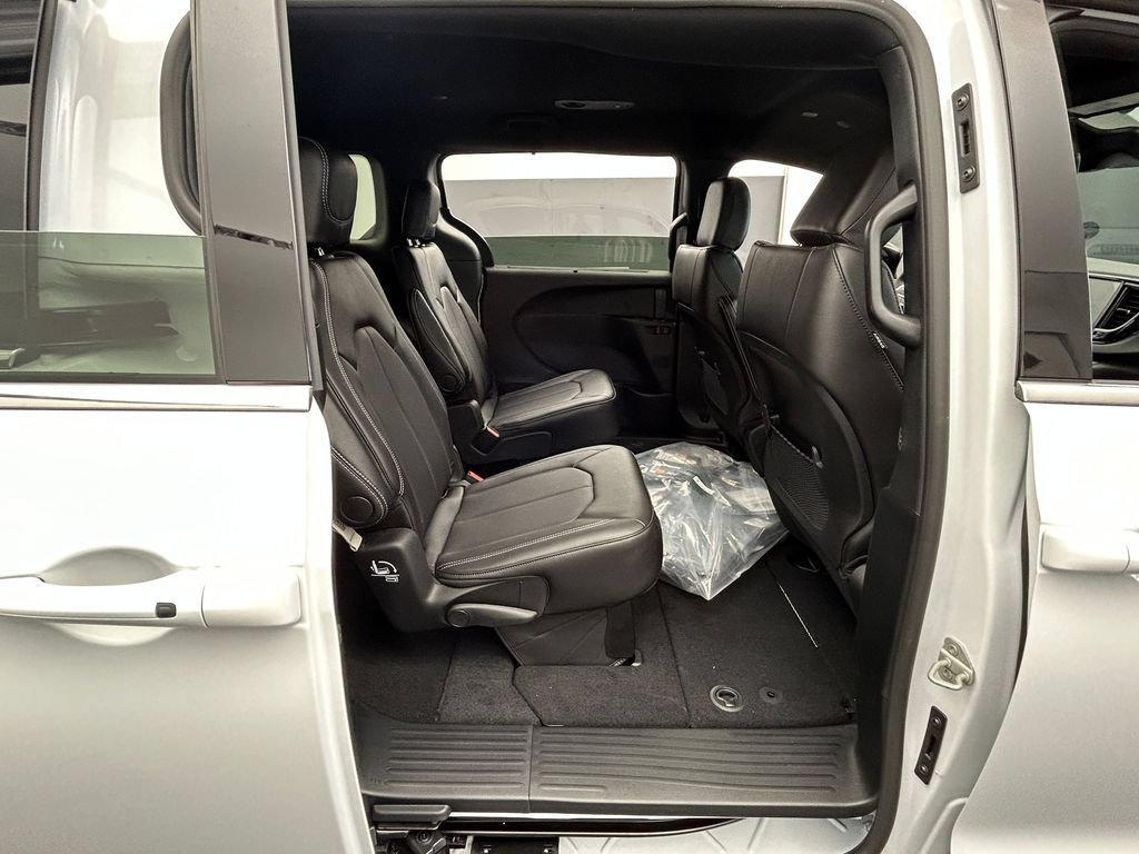 New 2026 Chrysler Voyager LX FWD image 30