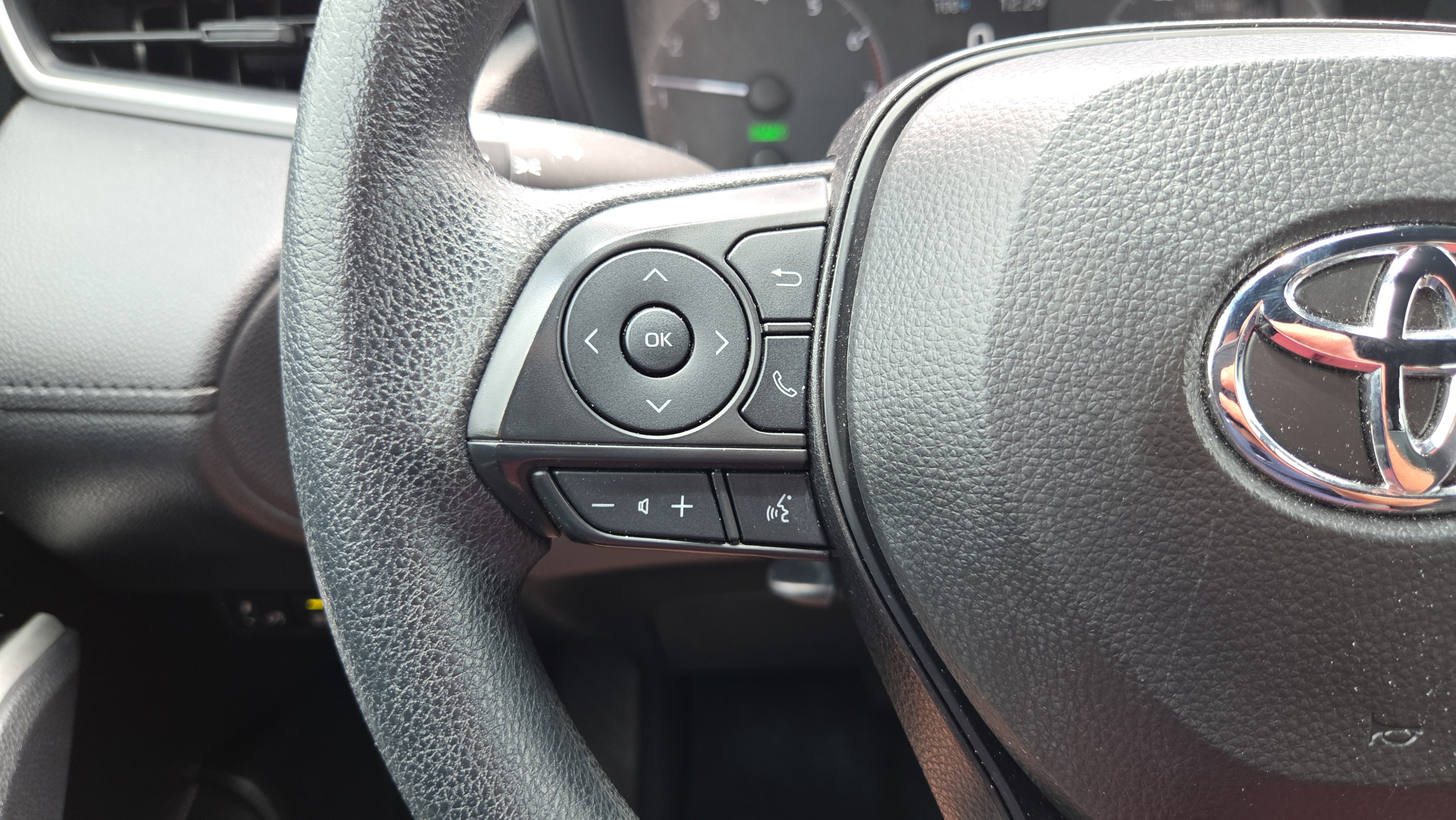 Used 2024 Toyota Corolla Cross AWD Hybrid image 24