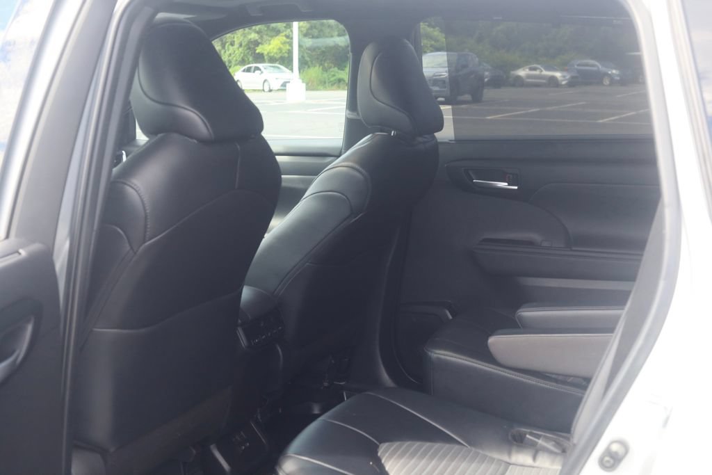 Used 2024 Toyota Highlander XSE AWD/4WD image 22