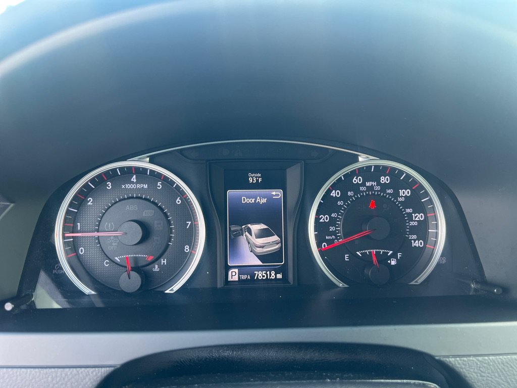 Used 2015 Toyota Camry SE FWD image 29