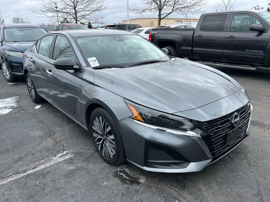 Used 2024 Nissan Altima 2.5 SV