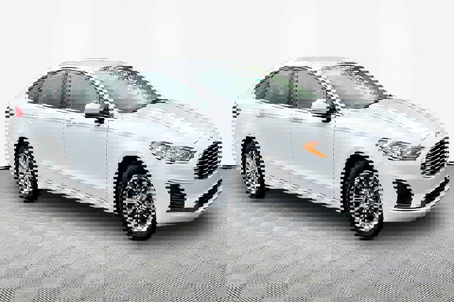 Used 2020 Ford Fusion SE image 3