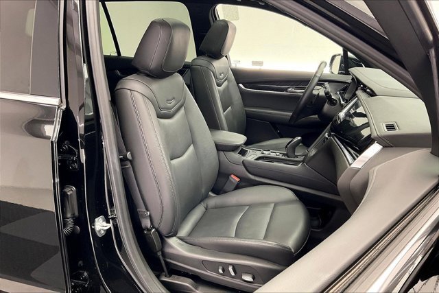 Used 2025 Cadillac XT6 Premium Luxury image 6
