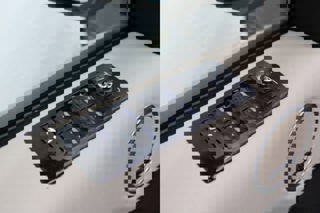 Used 2017 Land Rover Discovery HSE image 11