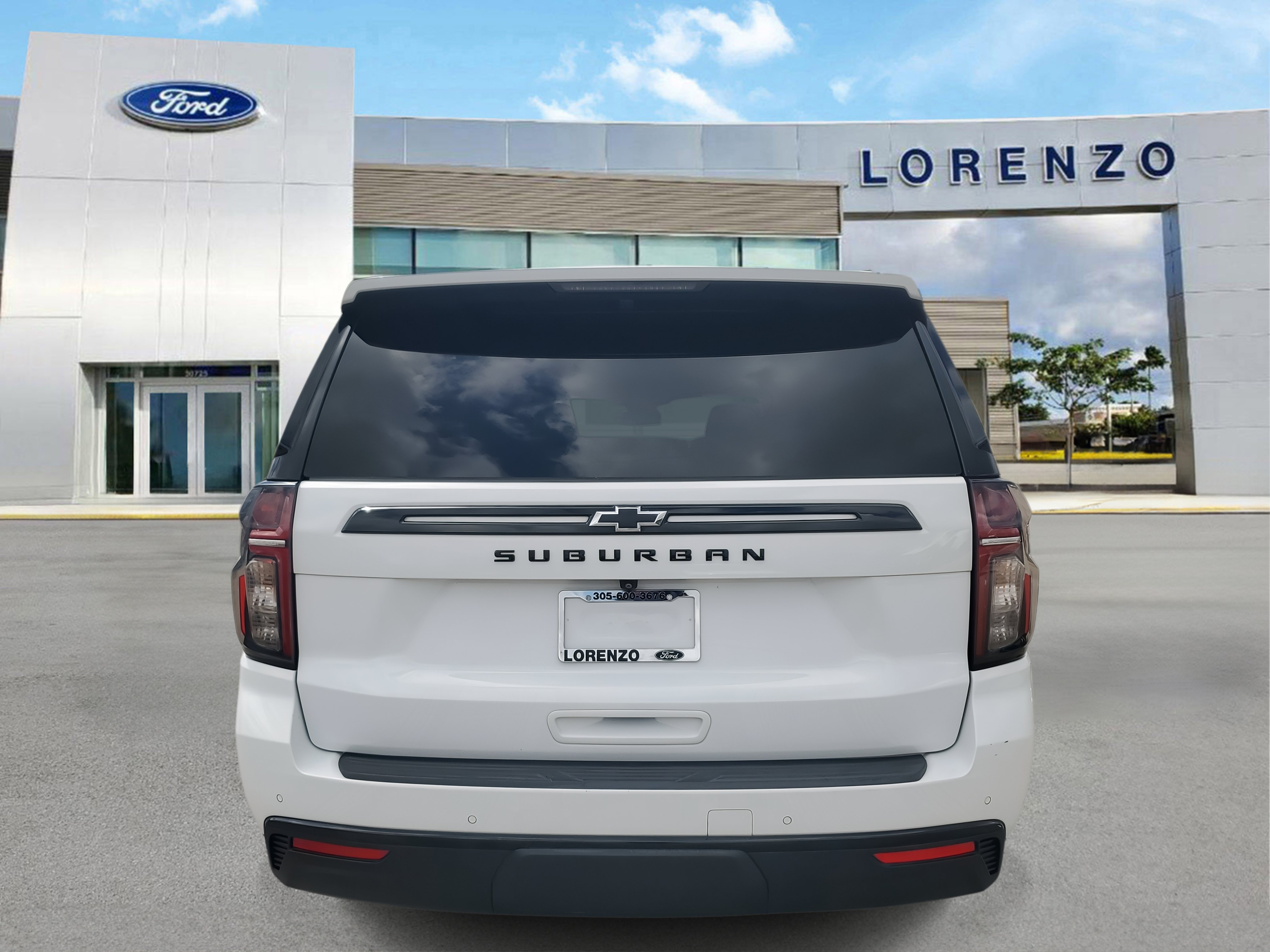 Used 2023 Chevrolet Suburban Z71 w/ Luxury Package AWD/4WD image 5