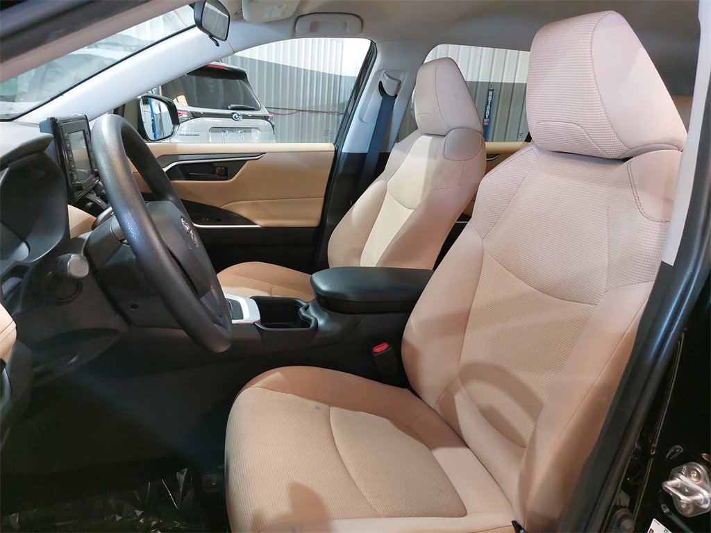 Used 2022 Toyota RAV4 LE image 14