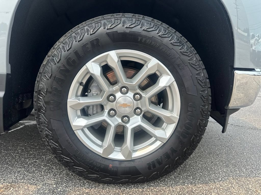 Used 2024 Chevrolet Silverado 1500 LT AWD/4WD image 9