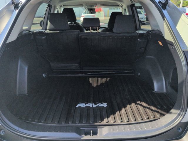 Used 2021 Toyota RAV4 LE AWD/4WD image 23