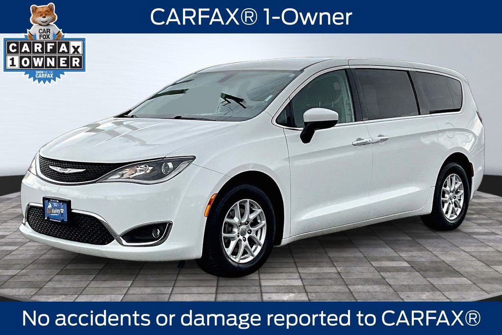 Used 2017 Chrysler Pacifica Touring Plus FWD image 3