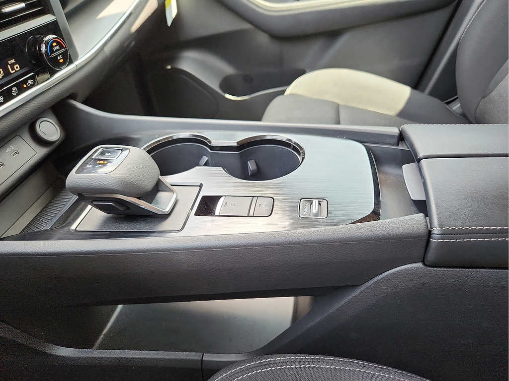 Used 2026 Nissan Rogue SV FWD image 23
