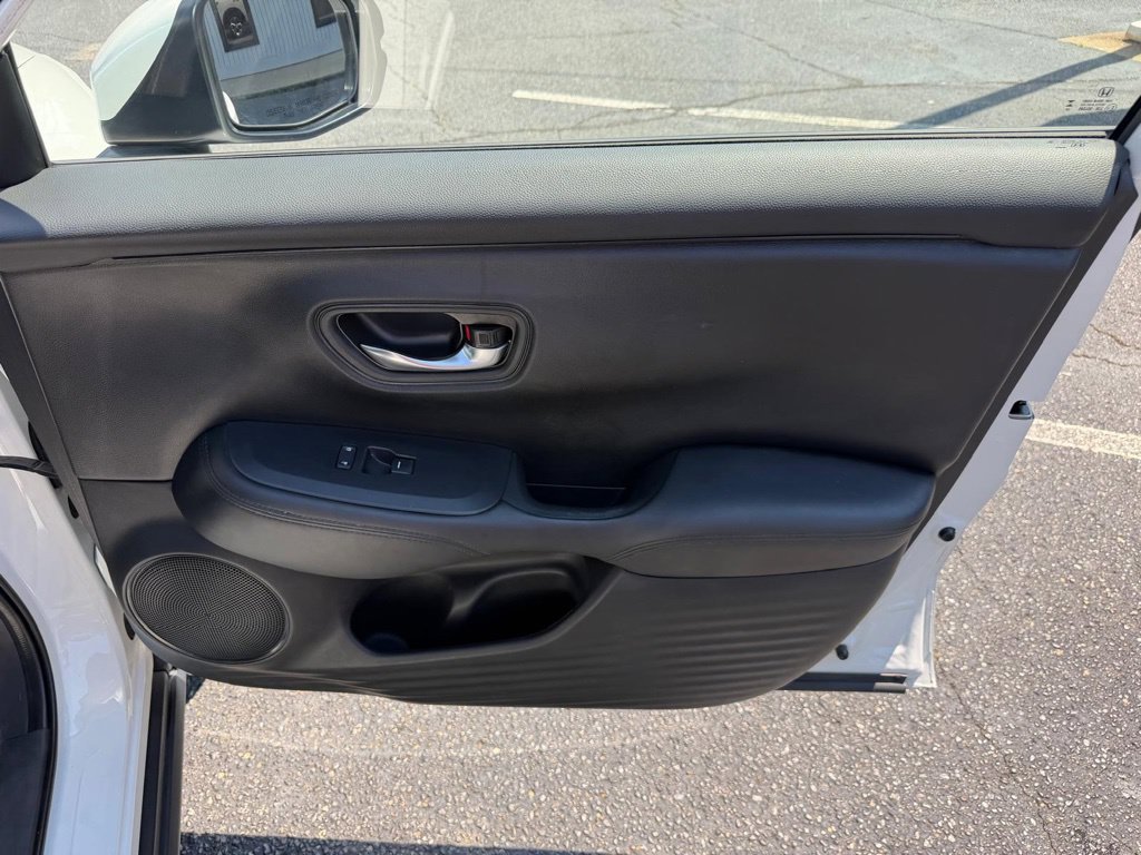 Used 2025 Honda HR-V LX image 26