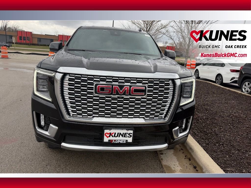 Used 2024 GMC Yukon Denali w/ Advanced Technology Package AWD/4WD image 3
