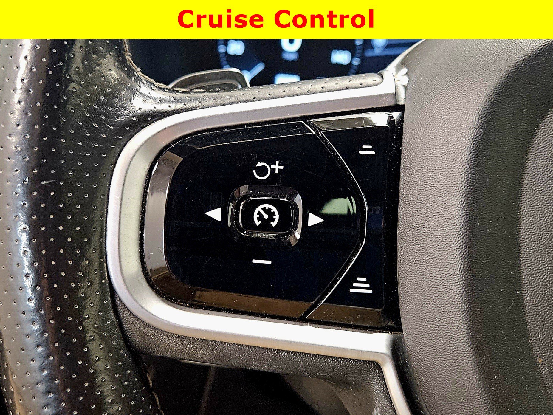 Used 2018 Volvo XC90 T8 R-Design w/ Convenience Package image 34