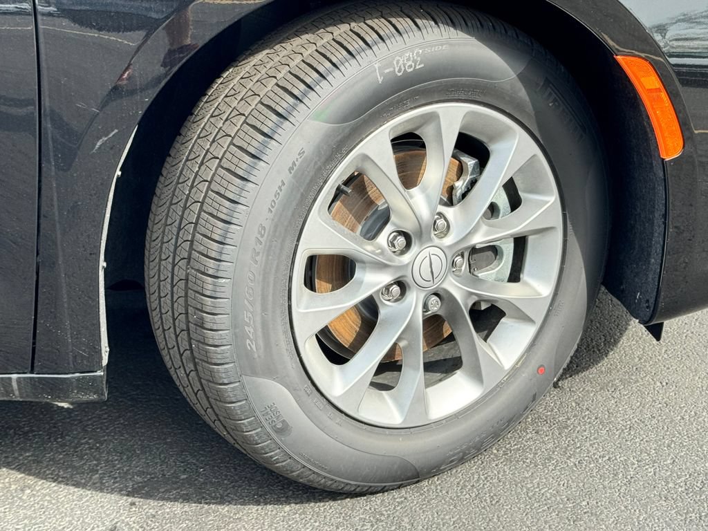 New 2026 Chrysler Pacifica Limited FWD image 9