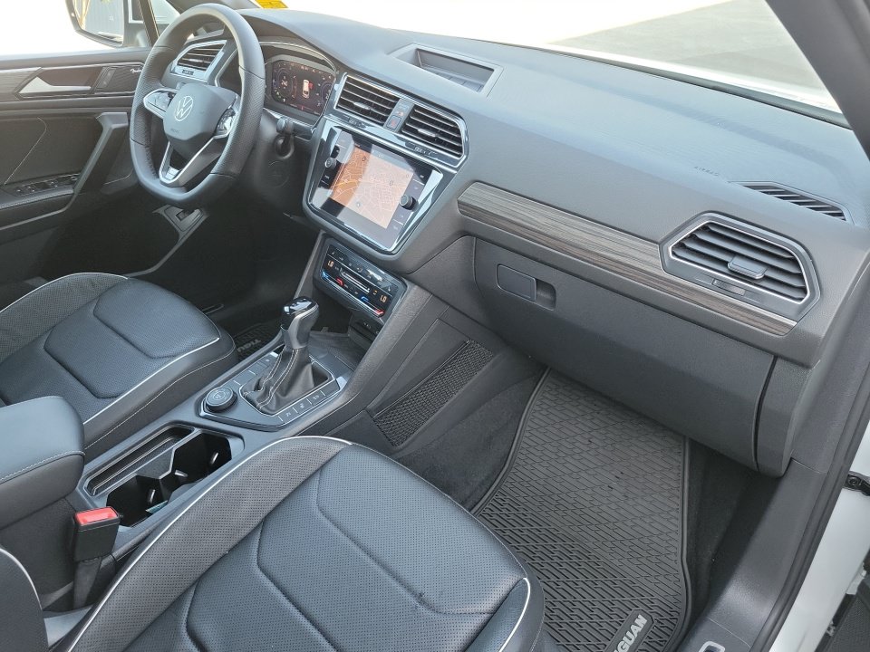 Certified 2022 Volkswagen Tiguan SEL R-Line AWD/4WD image 32