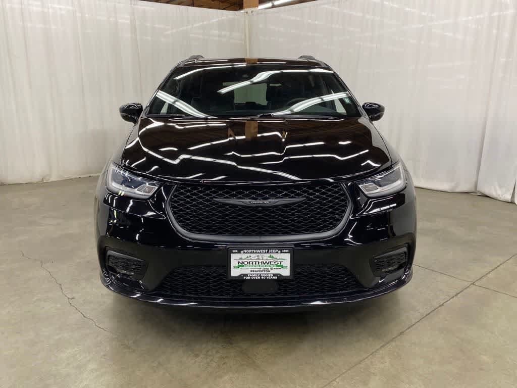 Used 2025 Chrysler Pacifica Limited FWD image 9