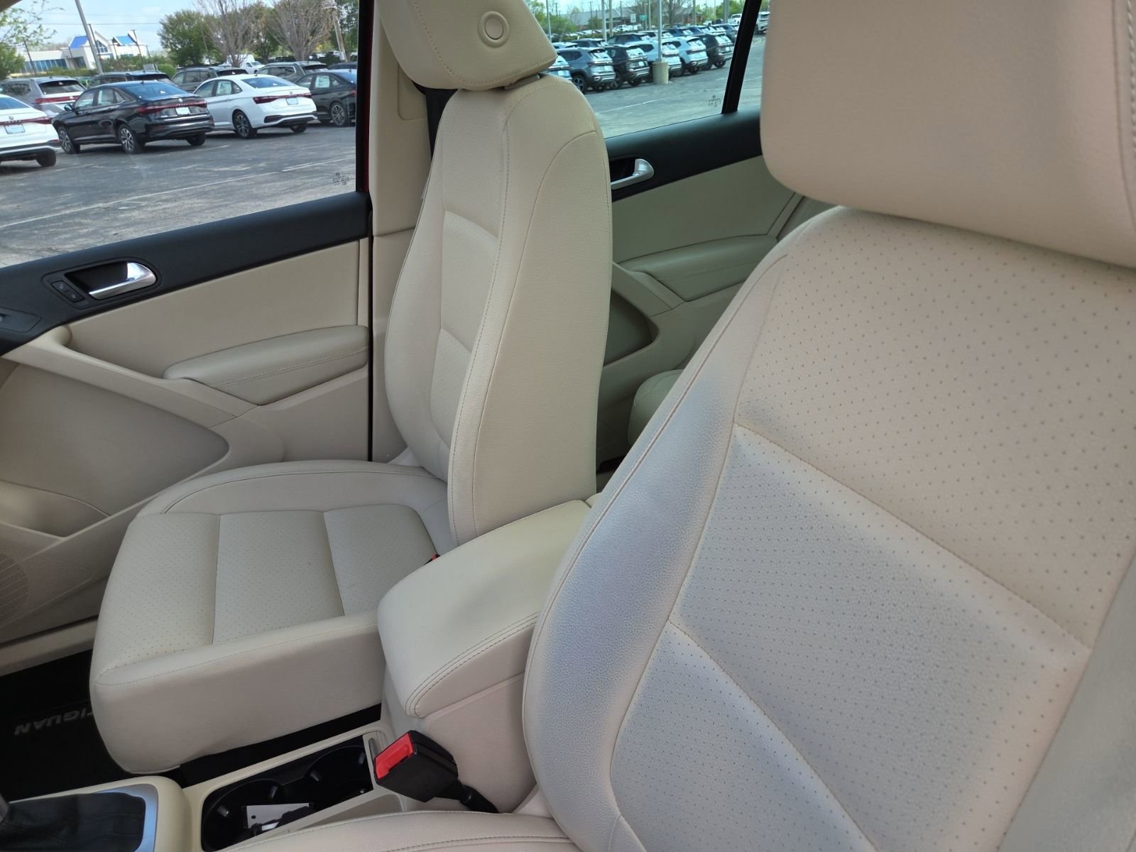 Used 2016 Volkswagen Tiguan SE image 18